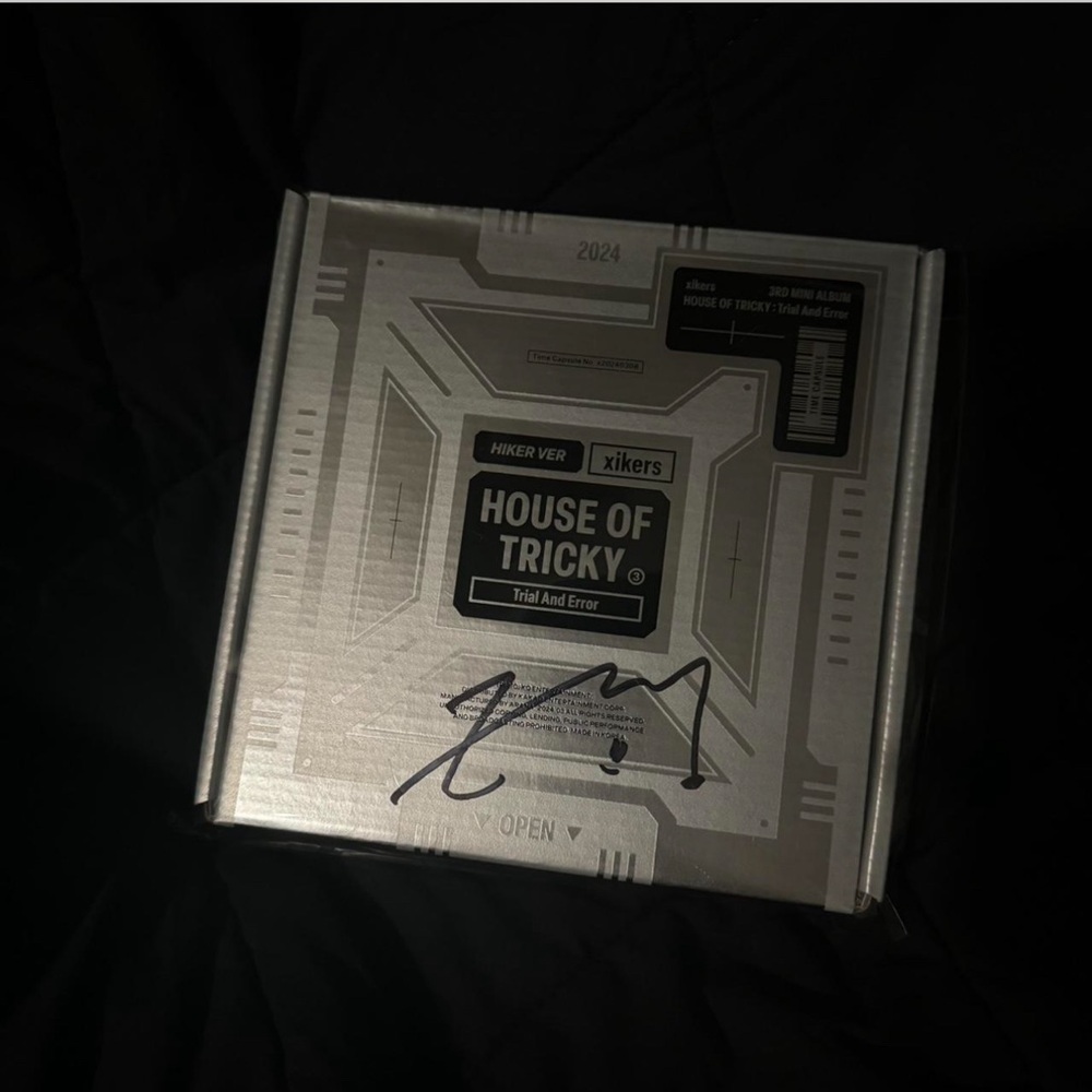Xikers House of Tricky Signed Album